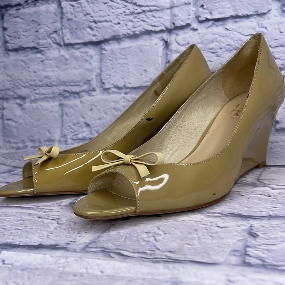 KATE SPADE New York Metro natural Patent Leather 9 M Pyramid 3 in. Wedges